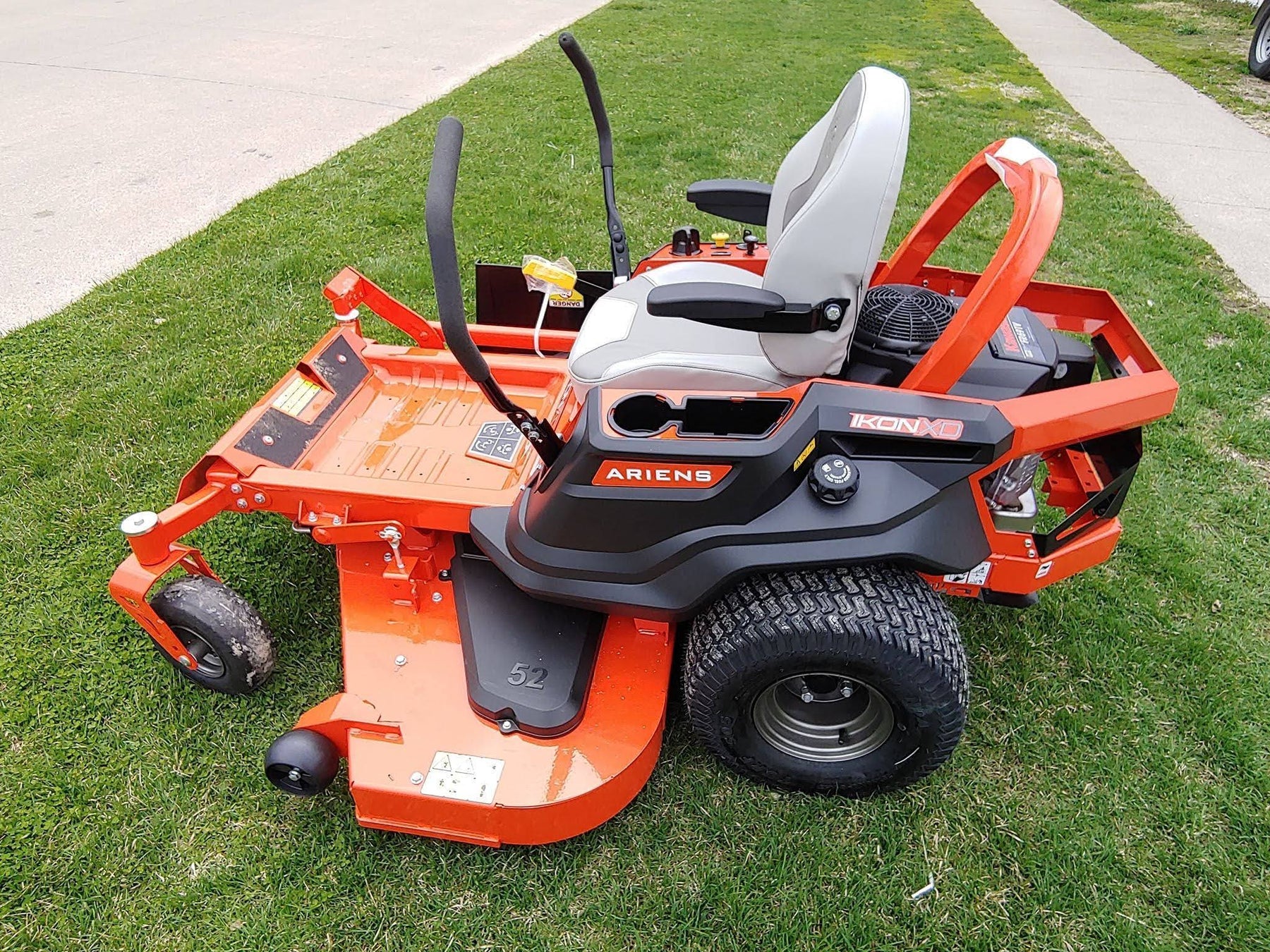Ariens Ikon 23HP Kawasaki Zero Turn Mower 918005